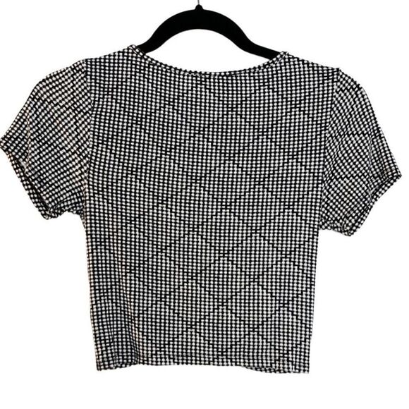 Forever 21 Plunging V Neck Short Sleeve Patterned Top Black and White Small - Picture 3 of 5